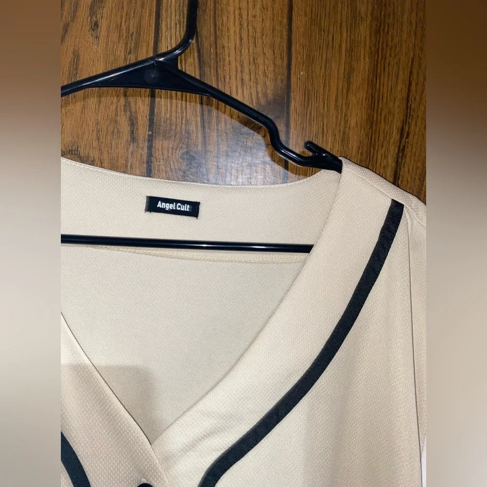 Short Sleeve - Picture 3 of 3